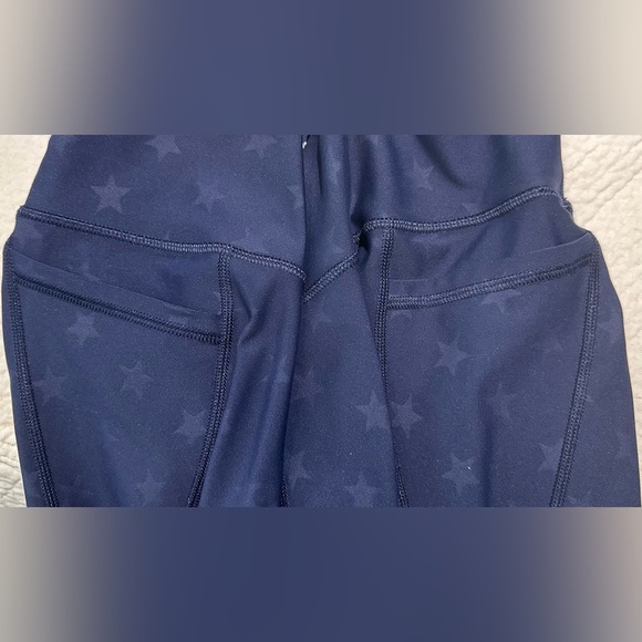 Old Navy Women’s Active Powersoft Crops- Size Large - Picture 4 of 7